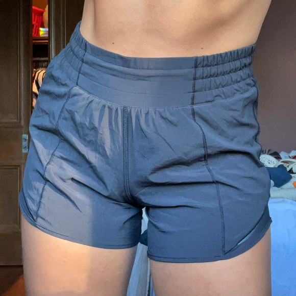 Lululemon High Rise Hotty Hot Shorts - Picture 1 of 4